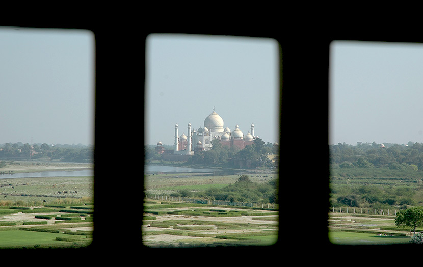 Вид на Тадж Махал из форта Агры