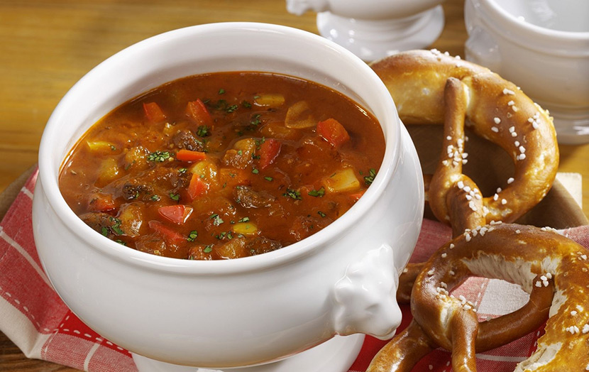  Gulaschsuppe – традиционный суп-гуляш 