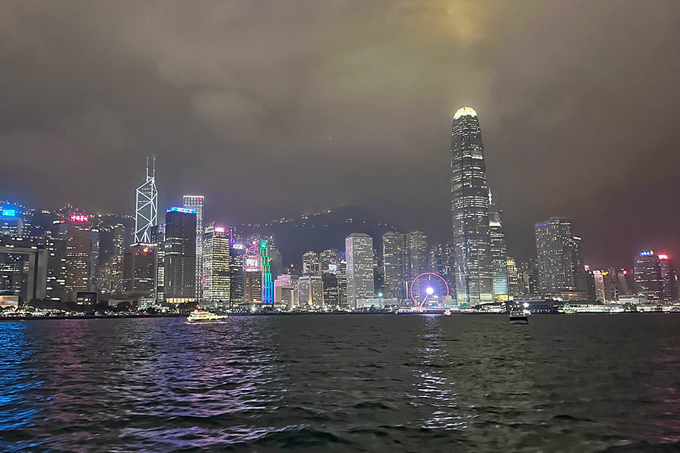 Ночной вид на остров с парома Star Ferry